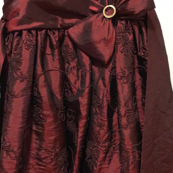 Dresses - Picture 3 of 4